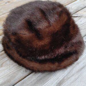 ATTRACTIVE Le Chateau Faux Fur Woman's Hat Brim WARM Cold Weather Hat BR…